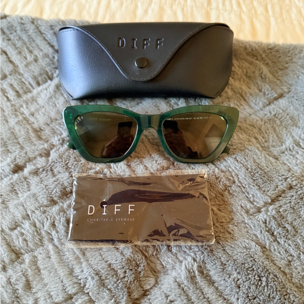 Diff Eyewear Green Sunglasses